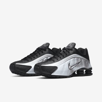 Nike Shox R4 - Férfi Utcai Cipő - Fekete/Metal Titán/Szürke/Fekete